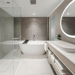 One-Bedroom King Suite